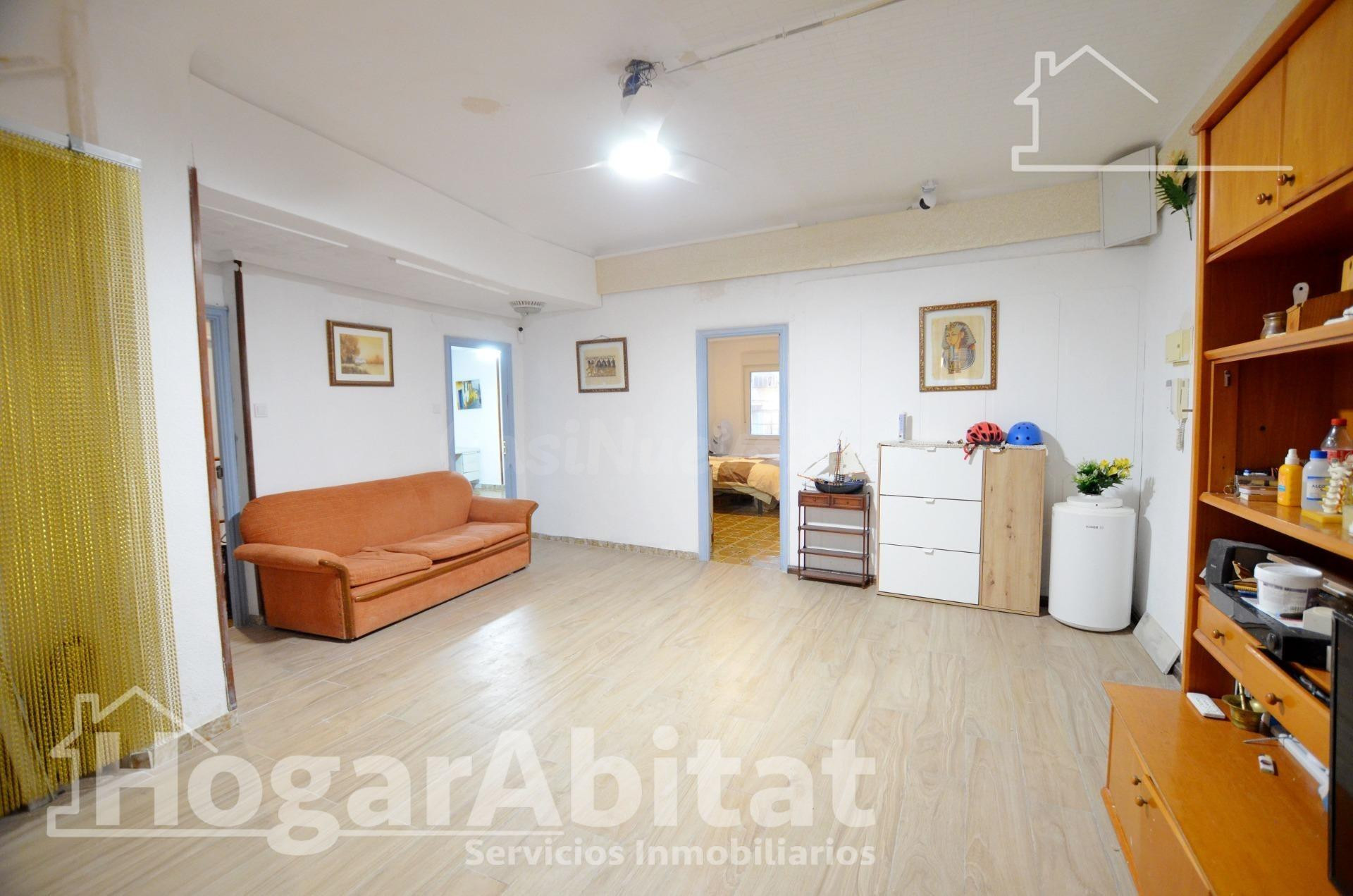 ¡ALICANTE CENTRO! AMPLIO, BONITO Y ESQUINERO CON BALCÓN