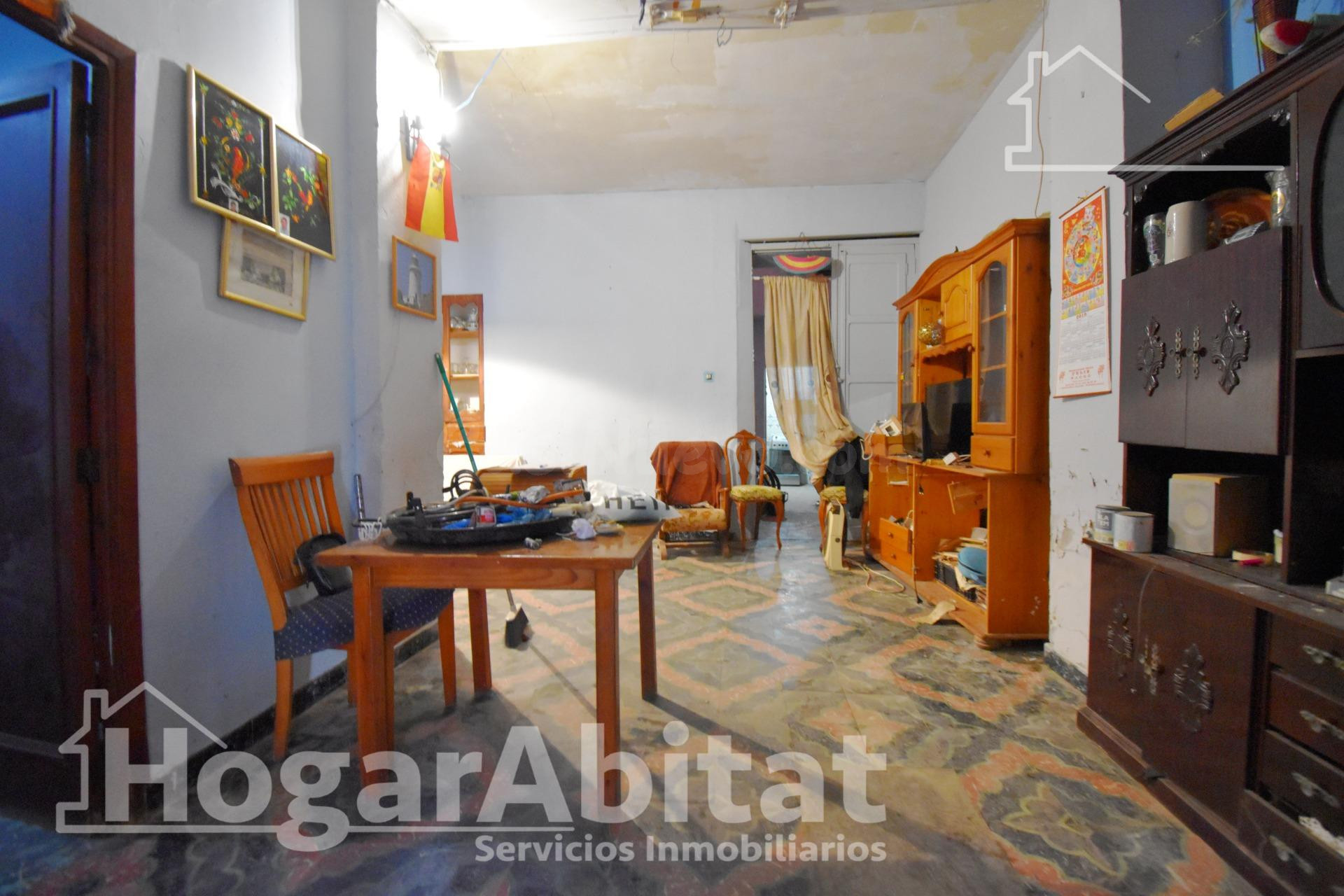¡ECONOMICA! AMPLIA CASA CON TERRAZA Y CON MUCHAS POSIBILIDAD - foto 2