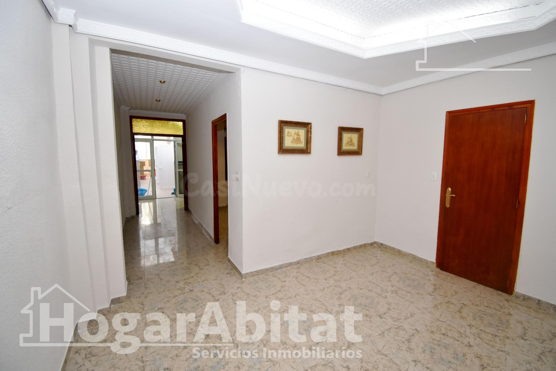 ¡EN PLENO CENTRO! GRAN CASA SEMIREFORMADA CON DOS TERRAZAS - foto 4