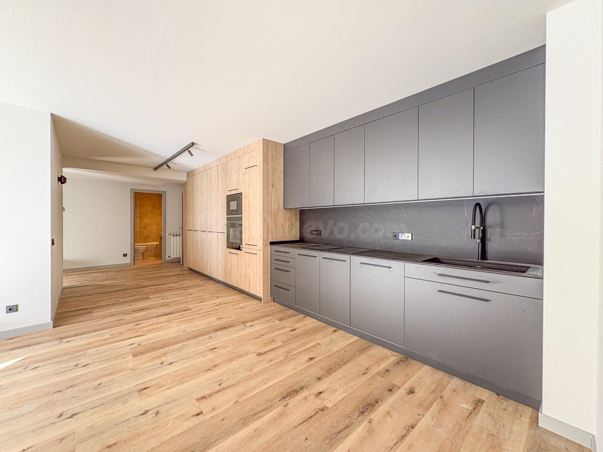 PLANTA BAJA DE 90m2 + 40m2 DE TERRAZA CON 3 habitaciones