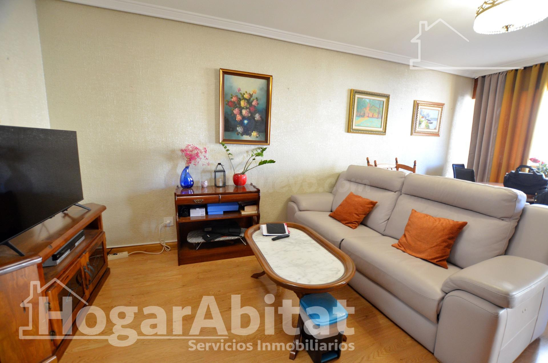 ALTO, AMPLIO Y EXTERIOR CON GARAJE Y BALCÓN, CERCA DE LA AV DE ALCOY