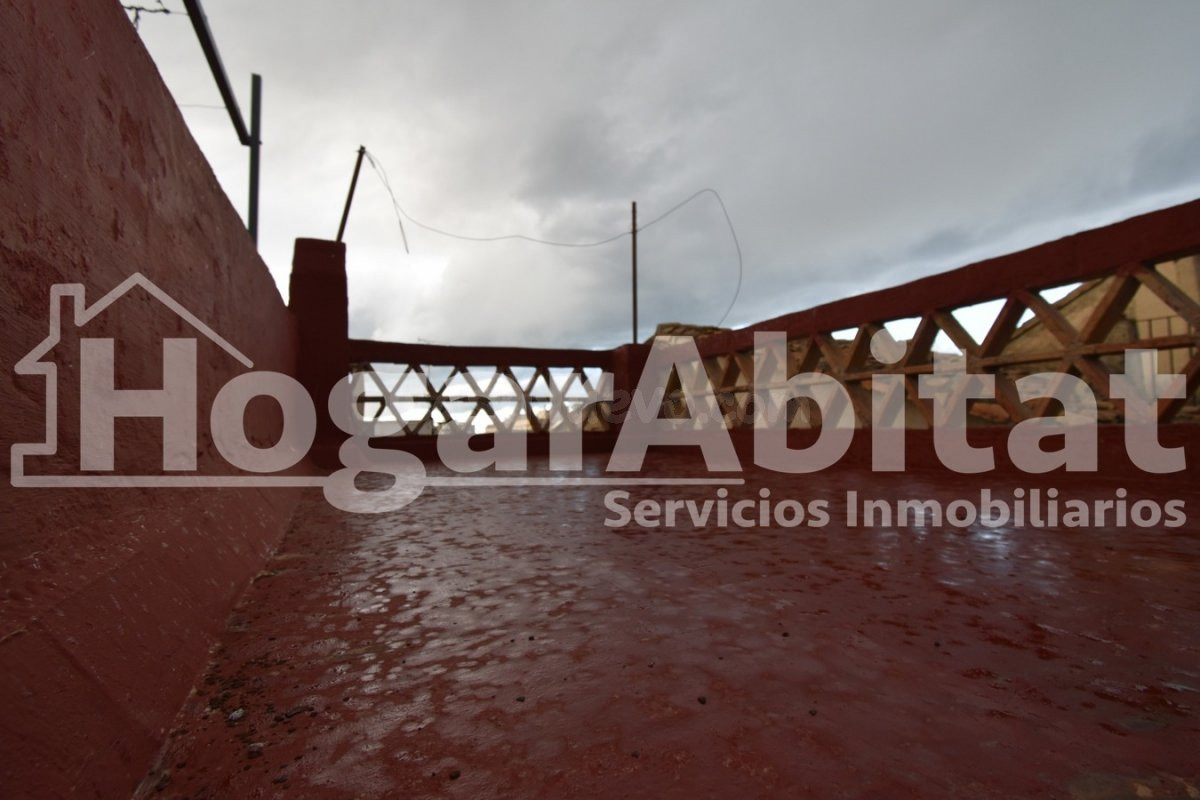 Casa de 2 alturas con TERRAZA cerca del Ayuntamiento - foto 5