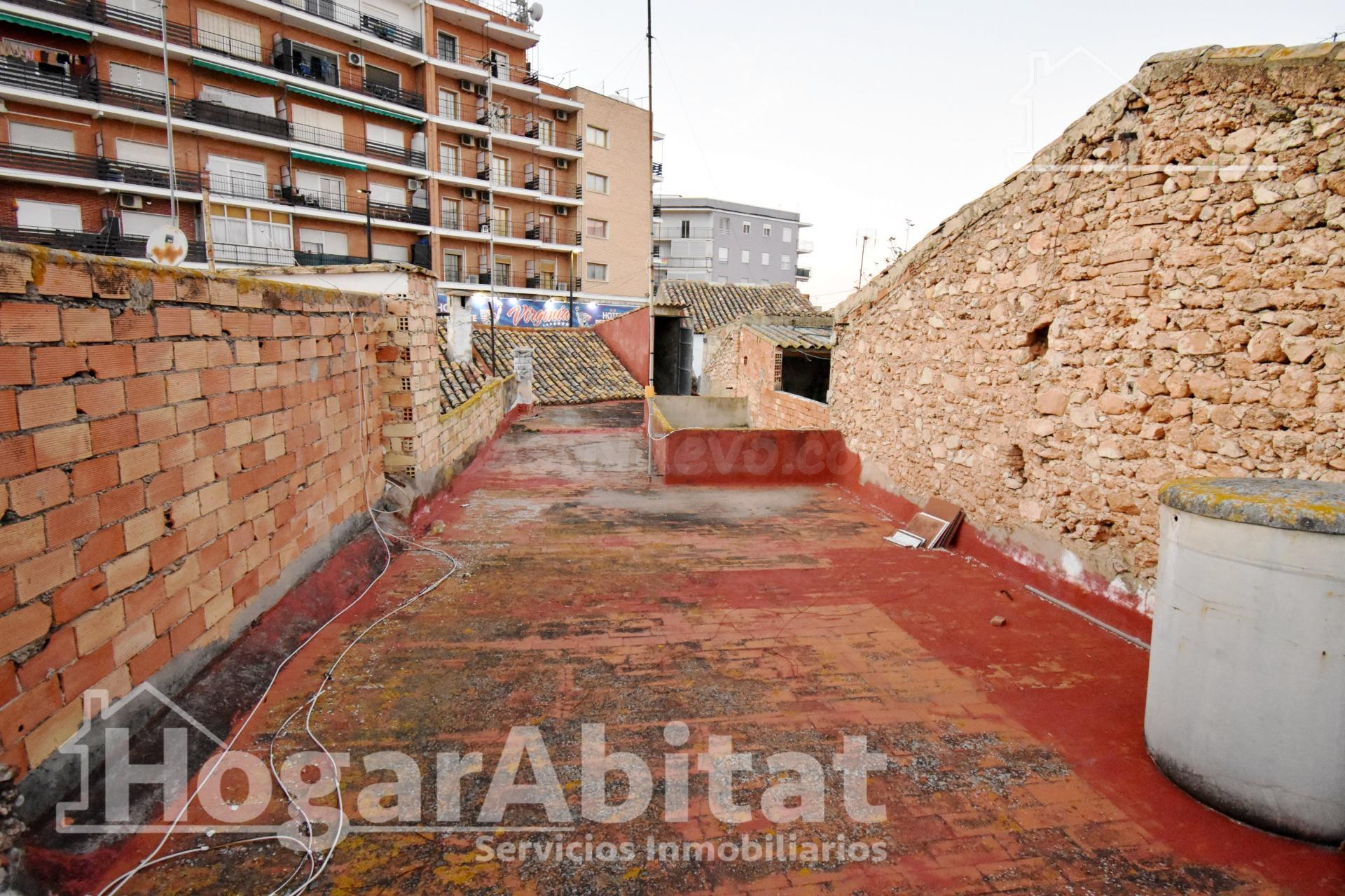 AMPLIA CASA CON TERRAZA PARA REFORMAR - foto 4