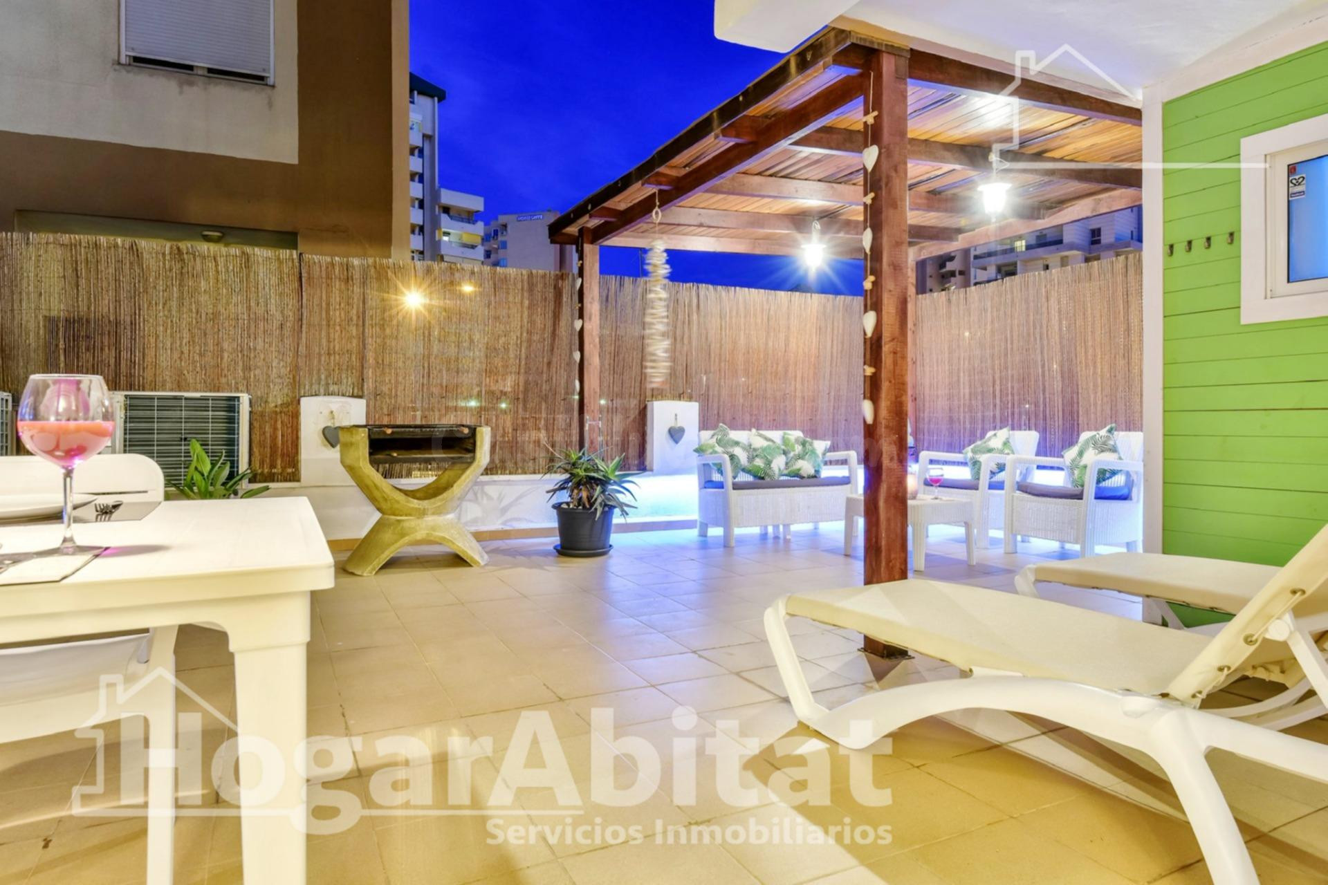 REFORMADO CON TERRAZA Y LICENCIA TURÍSTICA JUNTO AL MAR