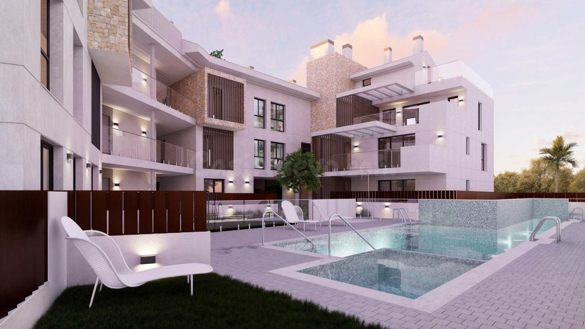 Apartamento de planta baja con 2 dormitorios y amplia terraza a 100 metros del mar en Jávea(Alicante)