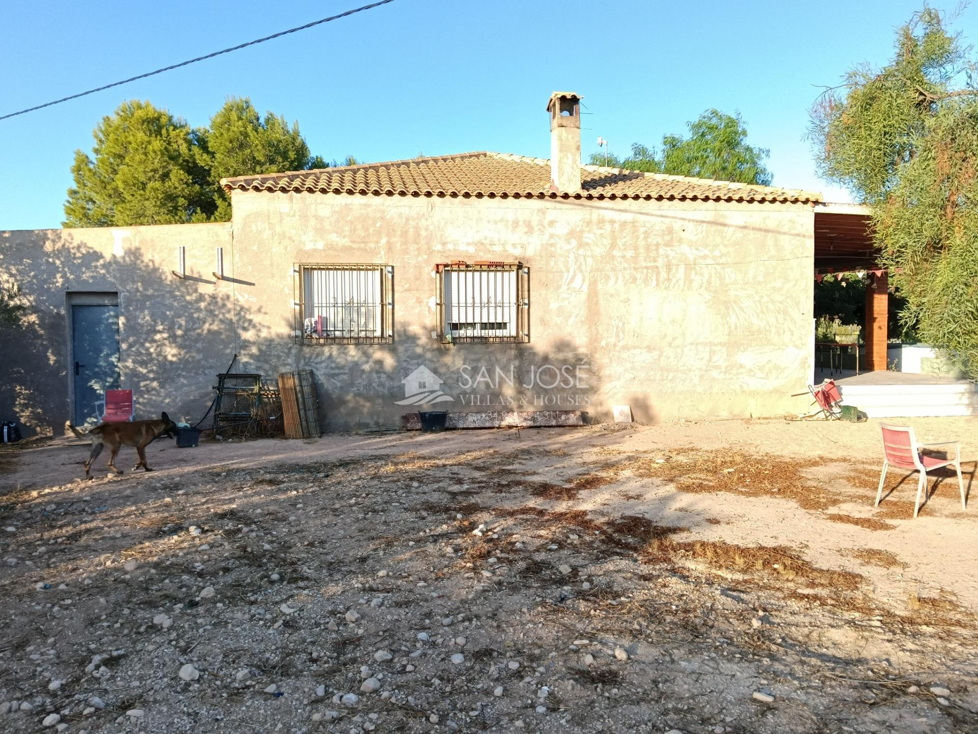 SE VENDE CHALET EN BUEN ESTADO A FALTA DE TERMINAR EXTERIOR EN ASPE