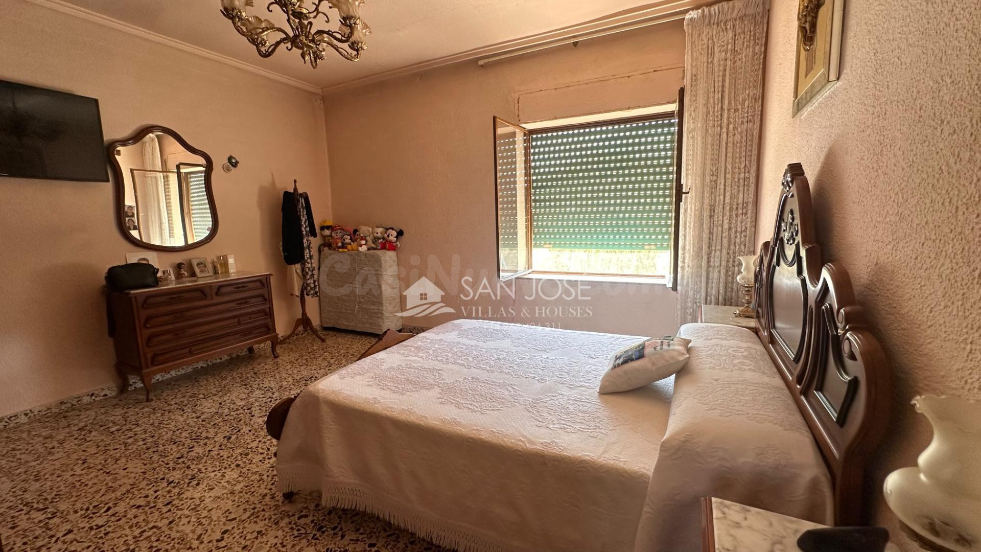 VENTA DE CHALET PARA REFORMAR EN LA ALGUEÑA - foto 4