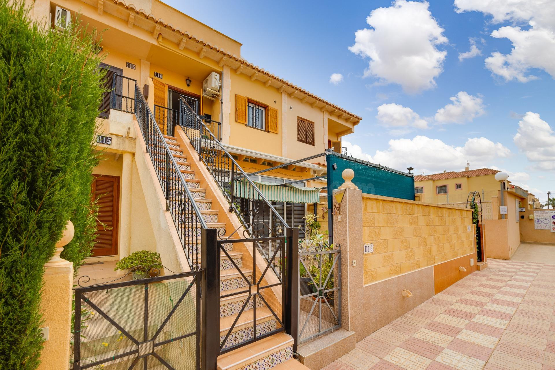☀️ Impresionante bungalow de planta superior con solarium privado – El Chaparral, Torrevieja