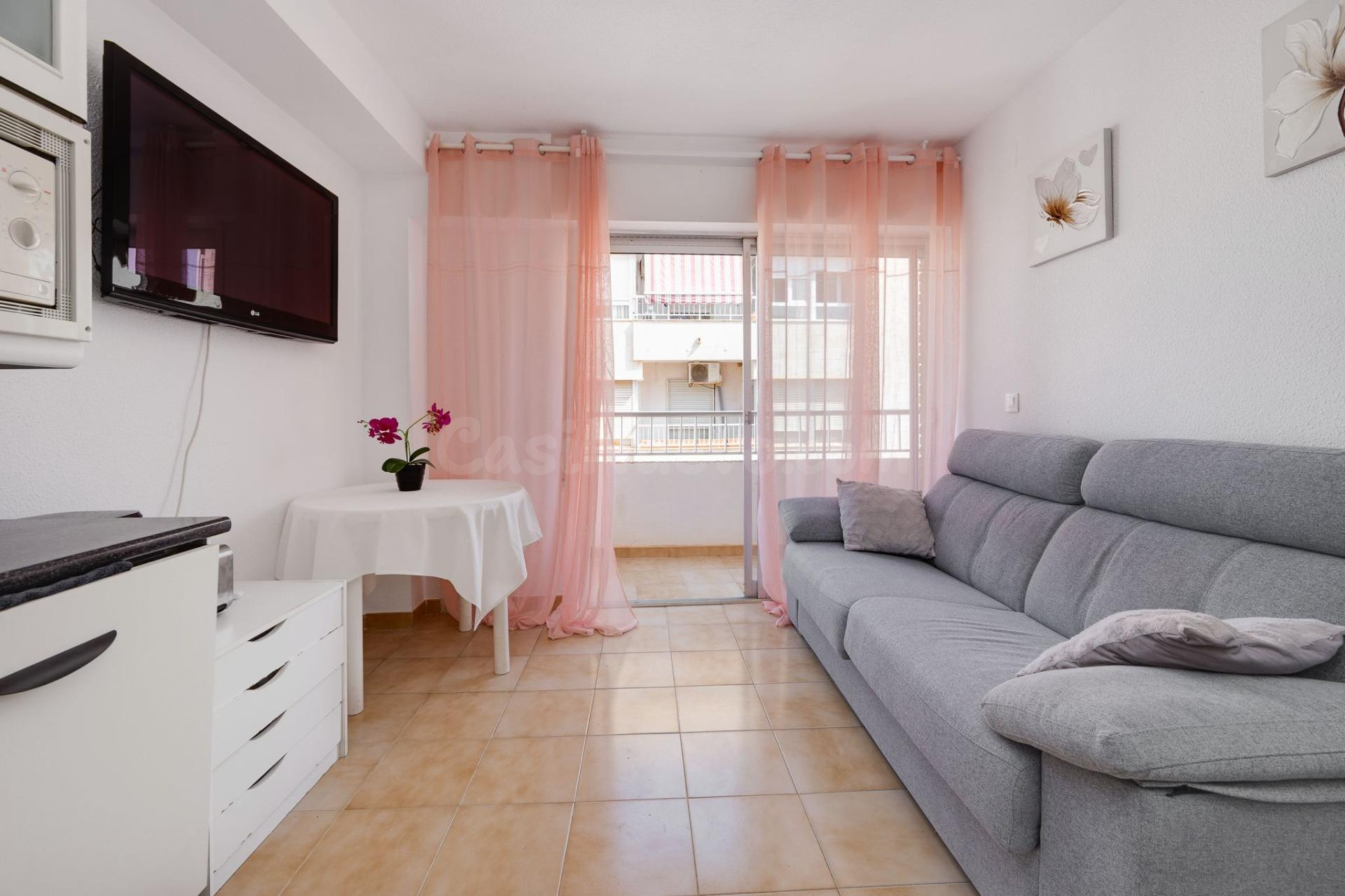 UN ACOGEDOR APARTAMENTO EN EL CENTRO DE TORREVIEJA