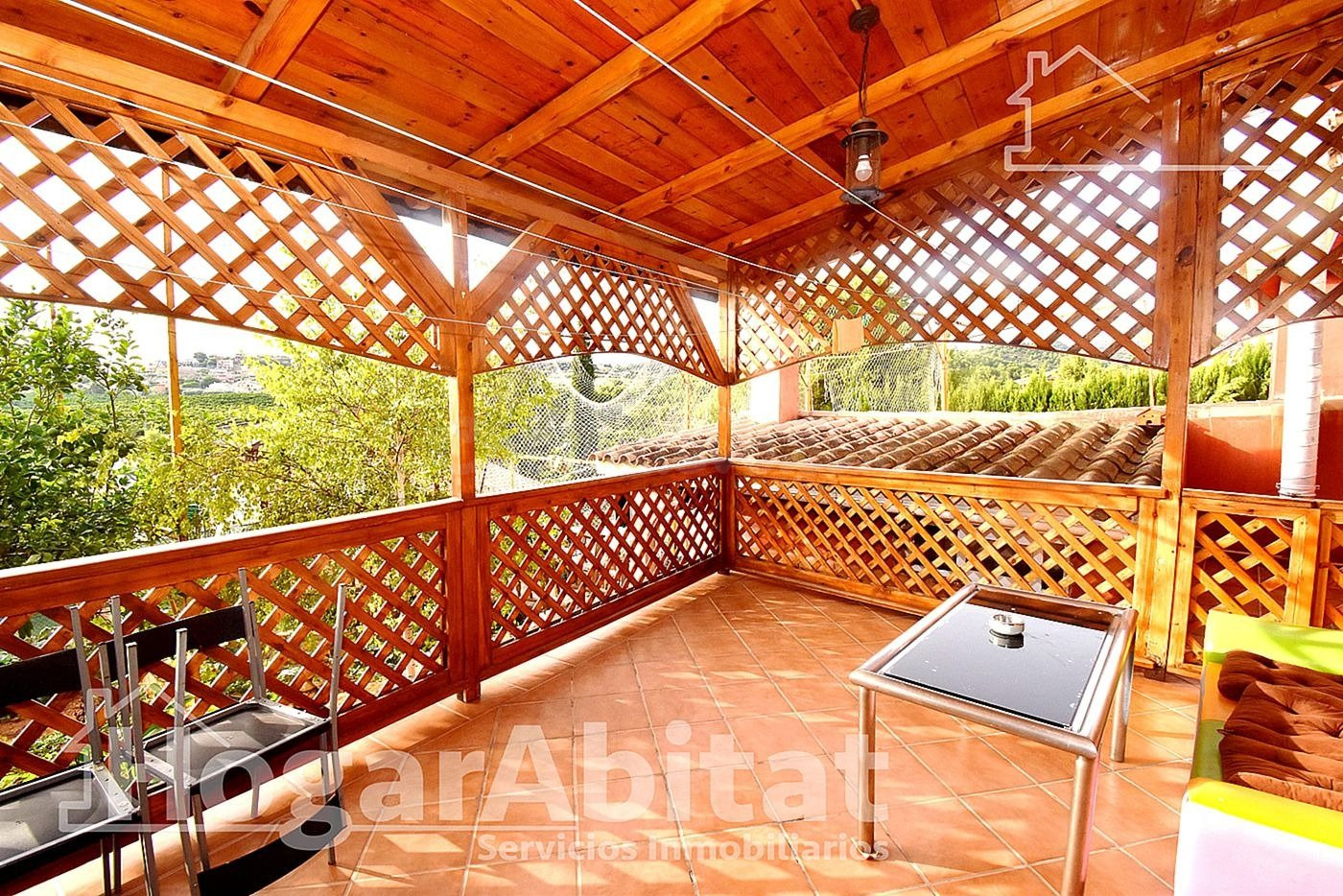 VILLA SEMINUEVA CON PISCINA, TERRAZA Y GRAN JARDÍN - foto 2