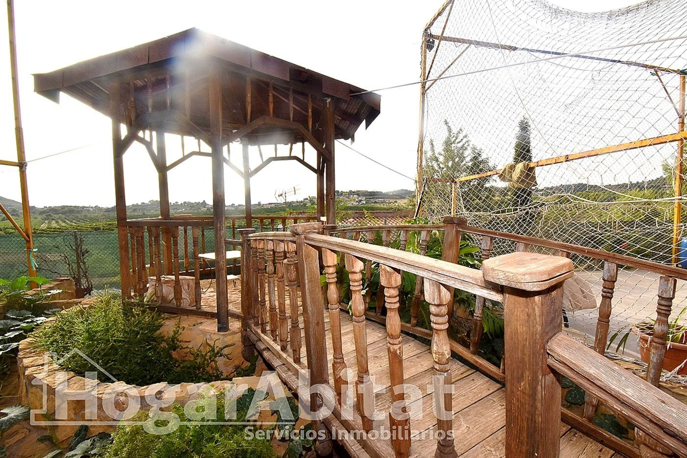 VILLA SEMINUEVA CON PISCINA, TERRAZA Y GRAN JARDÍN - foto 4