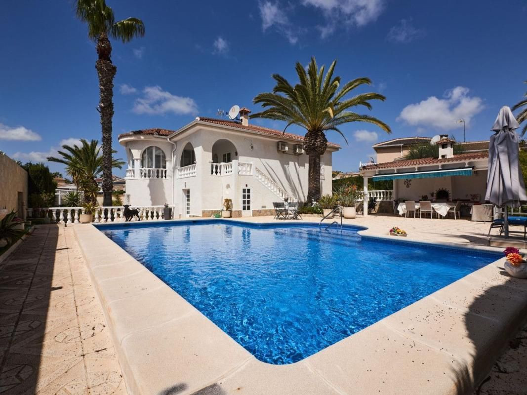 Villa 4 habitaciones 356m² en venta - Centro de la Ciudad Quesada
