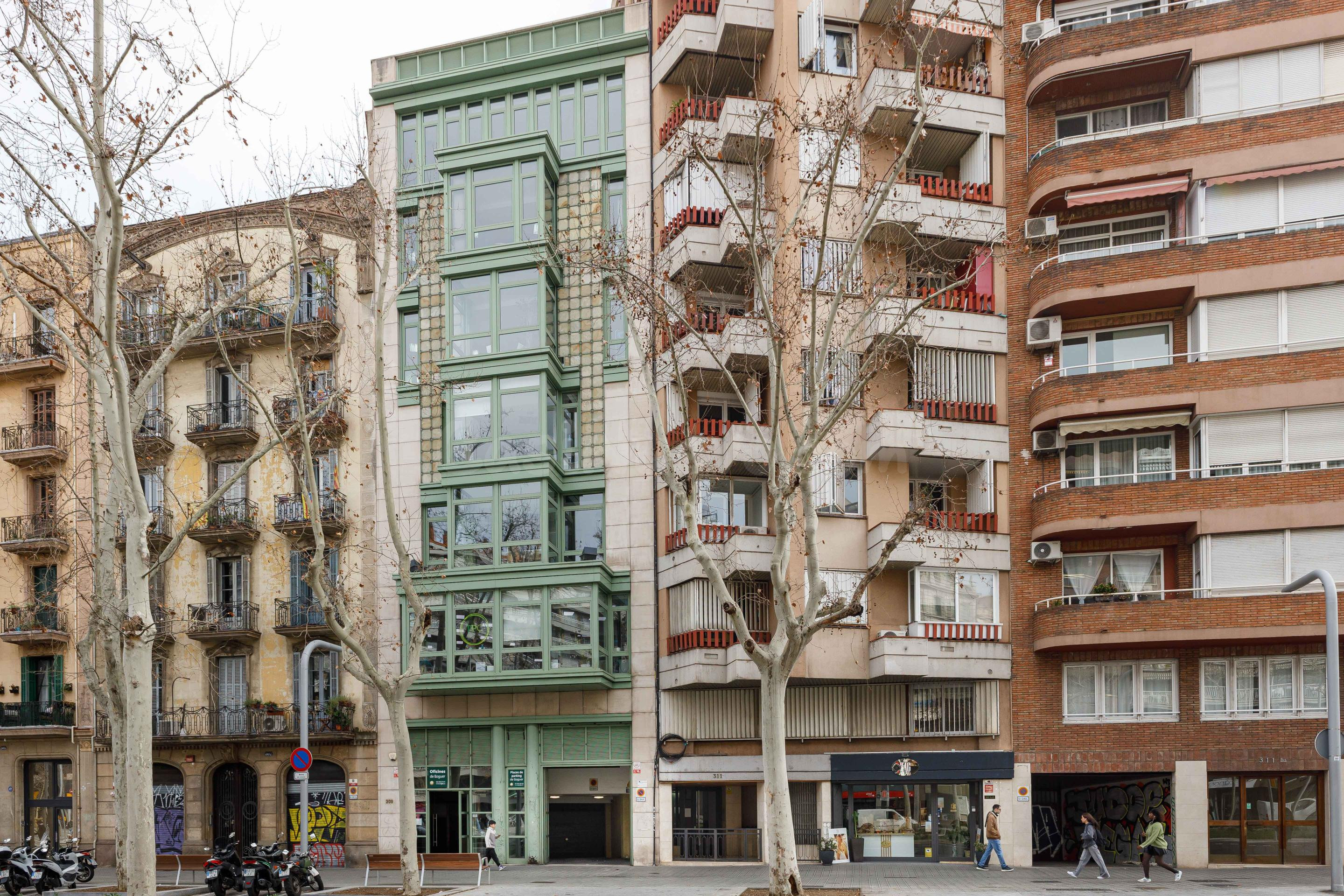Parking de moto 3m² en alquiler - Eixample - foto 3