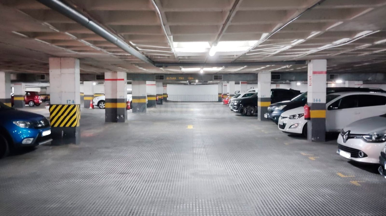 Parking de moto 1m² en alquiler - Eixample - foto 3