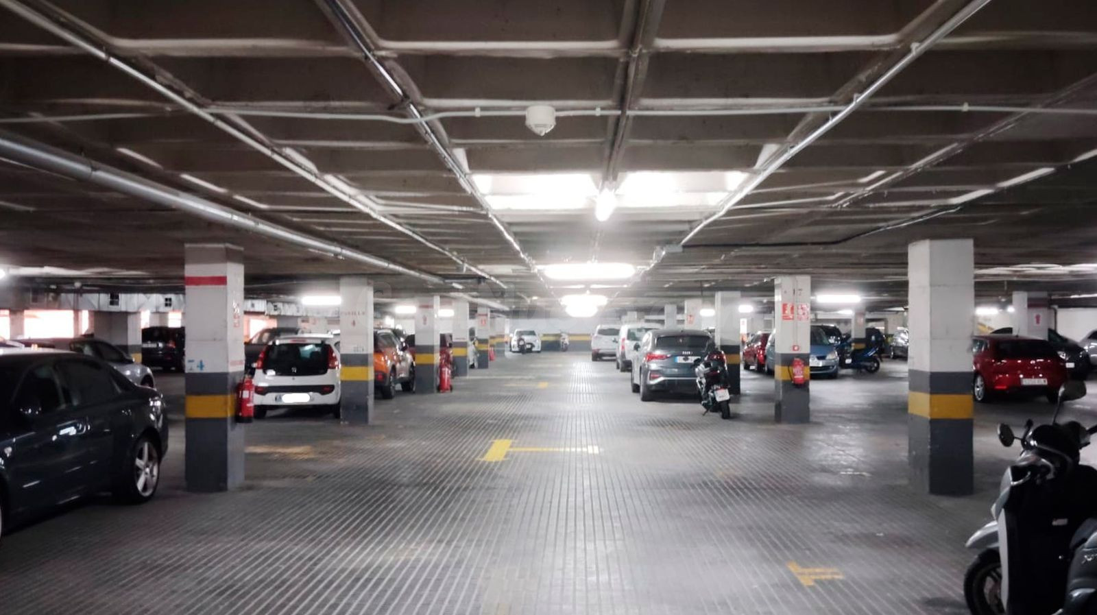 Parking de moto 1m² en alquiler - Eixample - foto 4