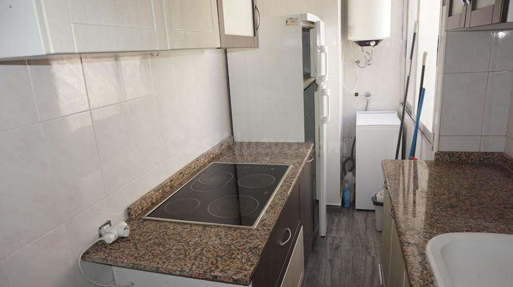 Luminoso apartamento con vistas despejadas en ELDA - foto 3