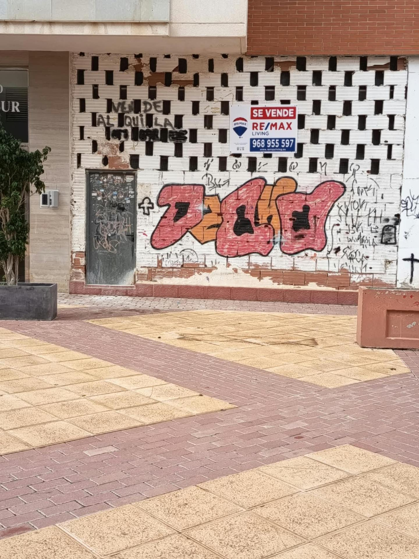 Local con gran potencial en plena Ronda Sur, también en ALQUILER