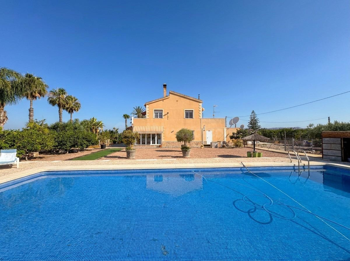 Espectacular chalet con piscina y árboles frutales en Elche! - foto 3