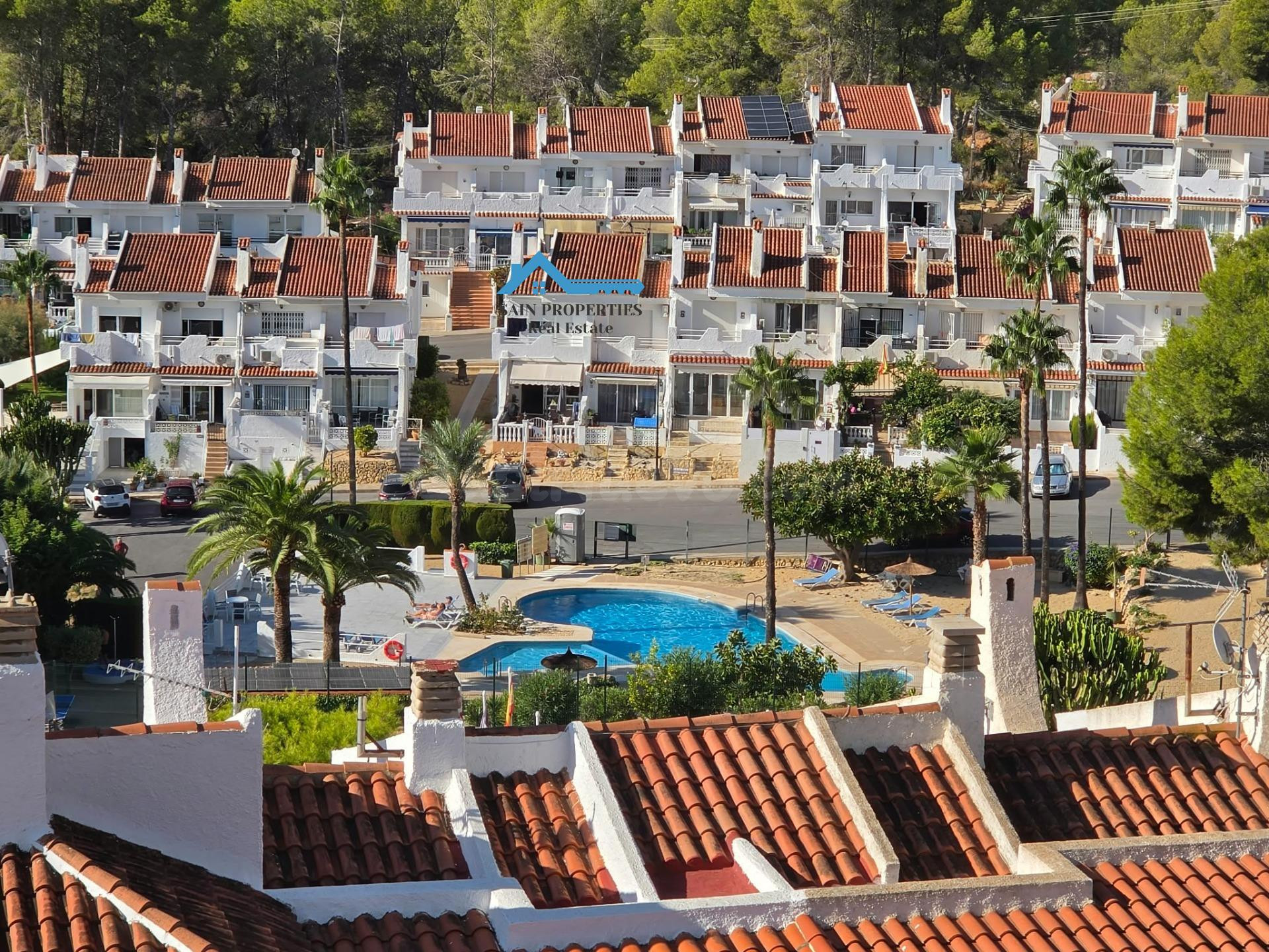Bungalow en Residence Park, Cautivador, Alfaz del Pi: tranquilidad entre pinos y el Mediterráneo a tus pies.