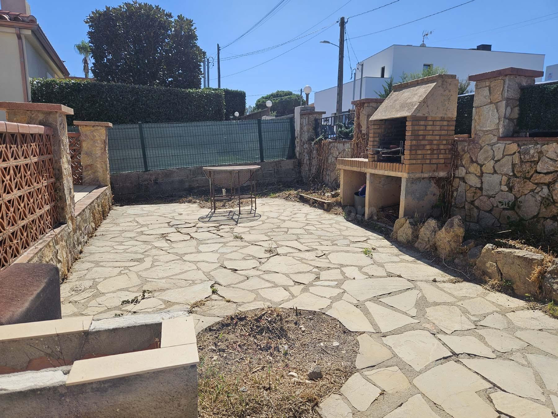 Casa unifamiliar ubicada en la Urbanización "Els Escuts" de  - foto 2