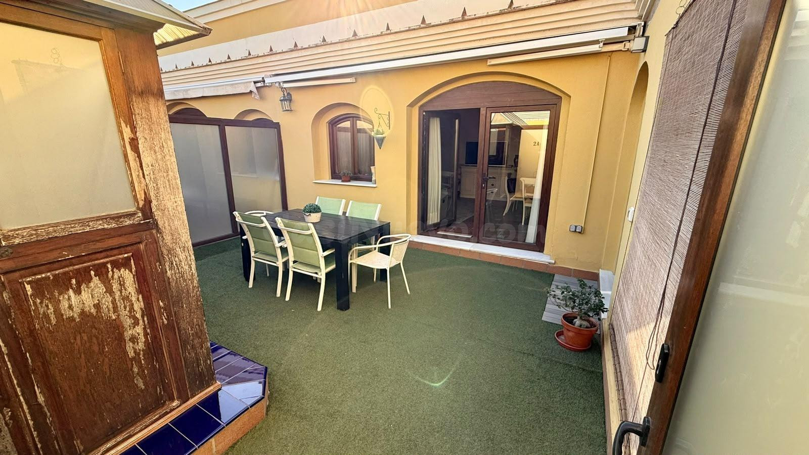 Ático Exclusivo en el Corazón de Sanlúcar con Terraza y Parking