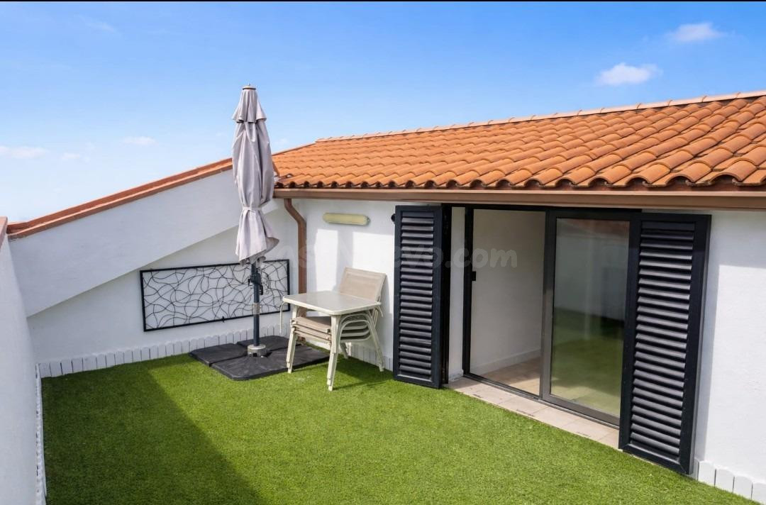 ÁTICO DUPLEX EN VENTA EN CALELLA CON PISCINA Y SOLARIUM
