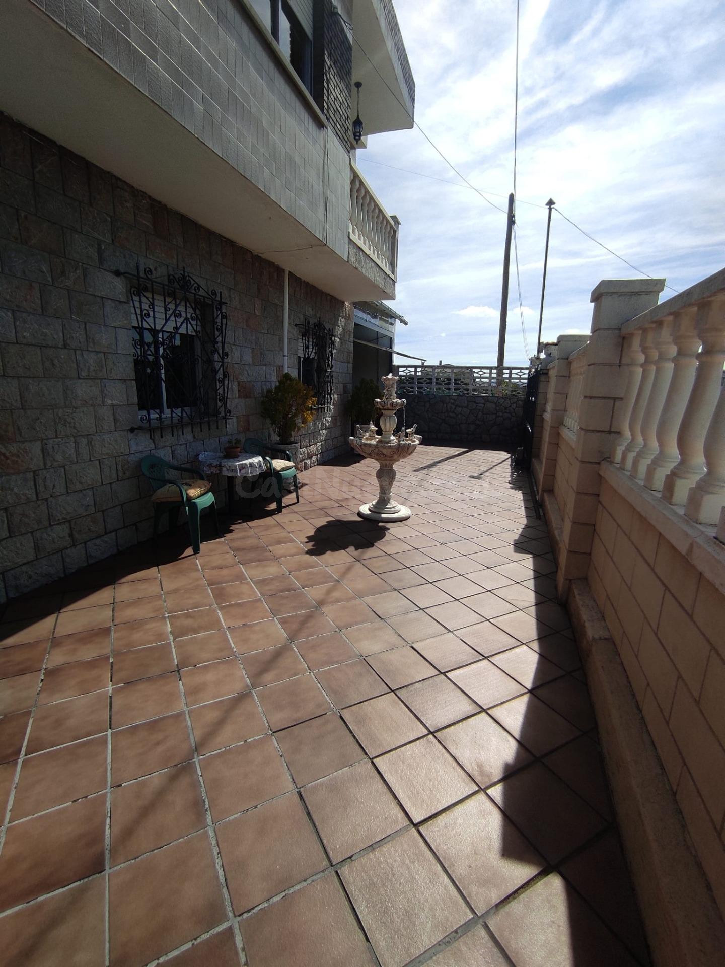 Amplio Chalet con Piscina en San Andrés del Rabanedo - €400, - foto 4