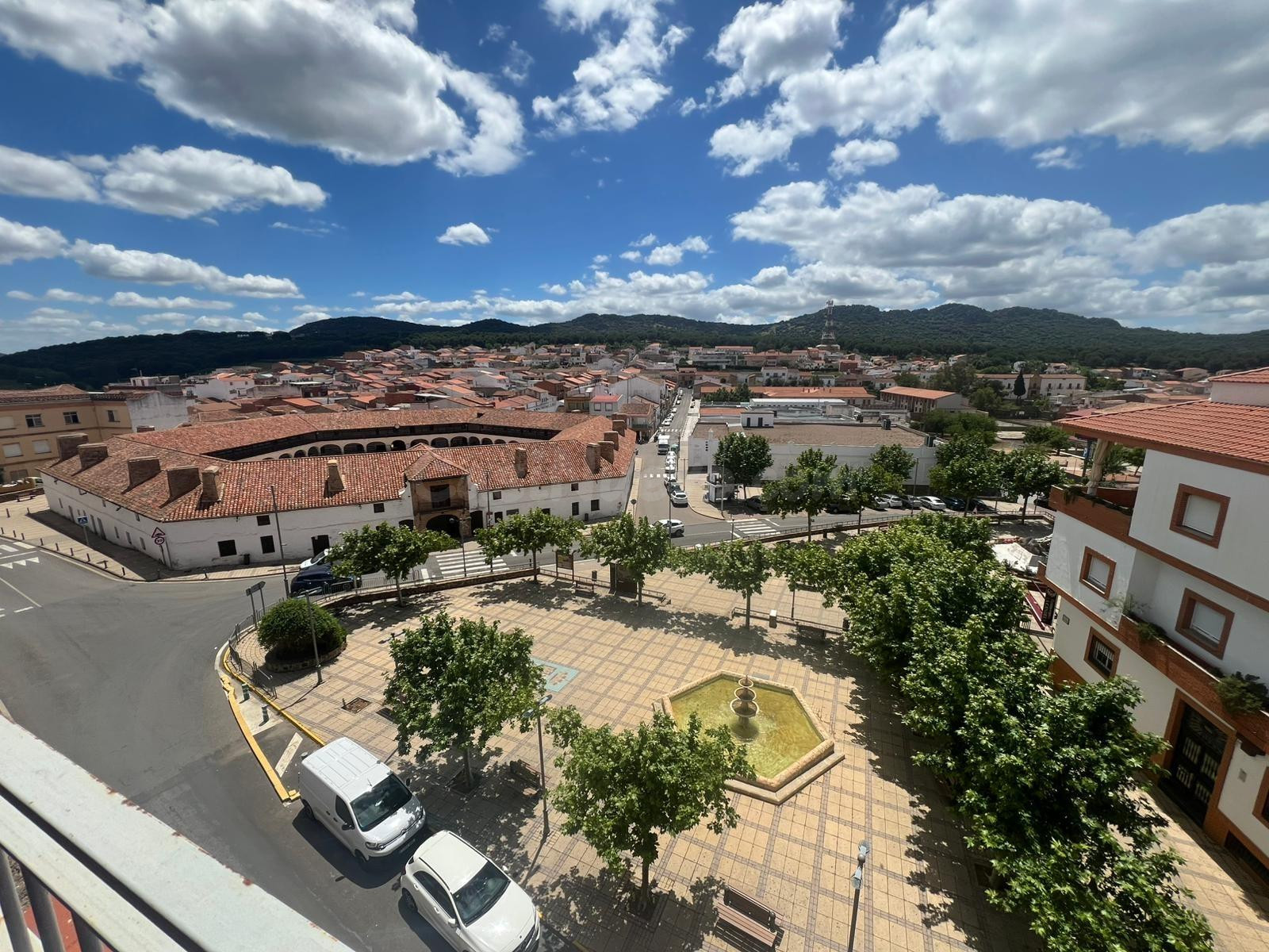 Oportunidad Única en Almaden: Amplio Piso en ubicación inmejorable por Solo €45,000