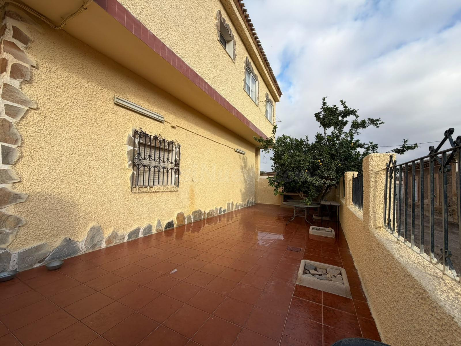 MARAVILLOSA CASA CON VISTAS A  LA SIERRA MINERA