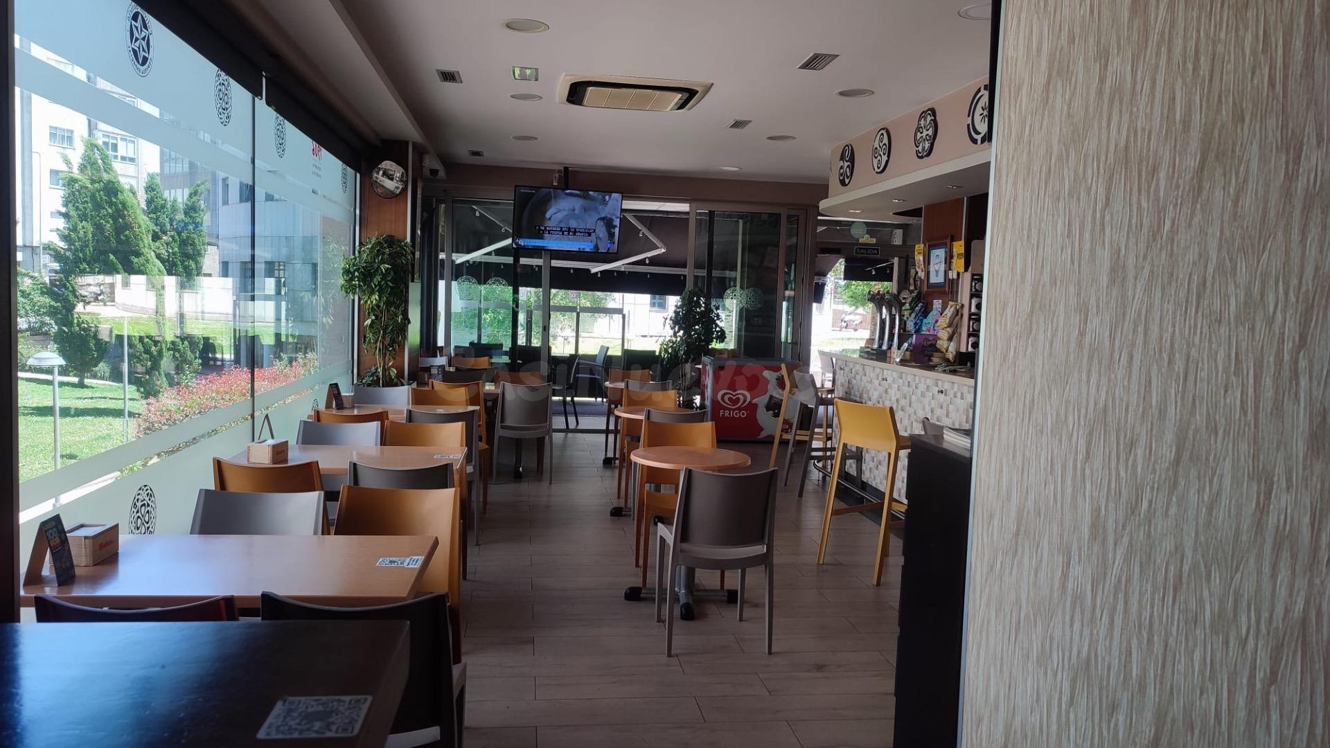 LOCAL COMERCIAL CON CAFE BAR EN RENDIMIENTO /Centrally locat - foto 4
