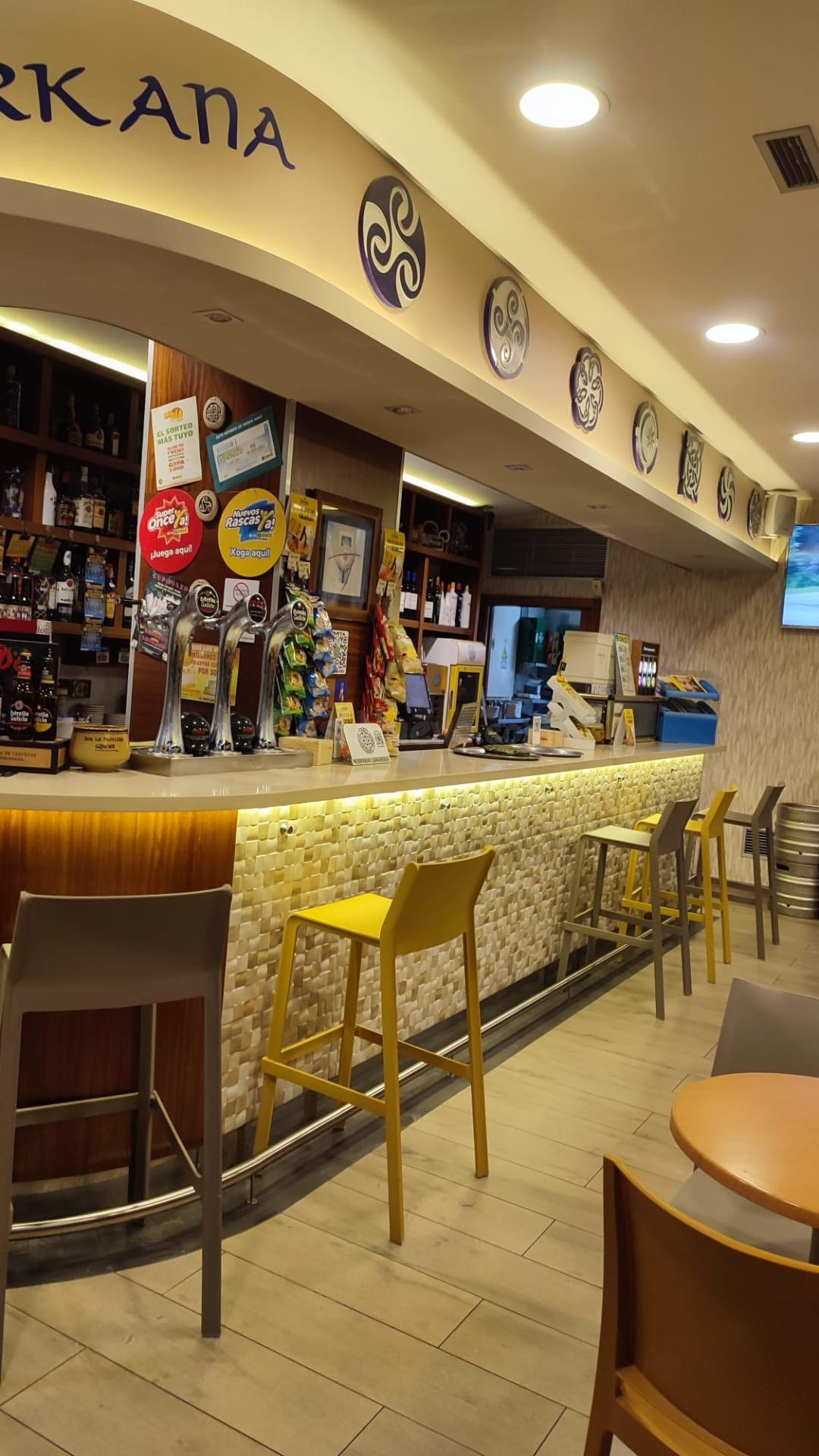 LOCAL COMERCIAL CON CAFE BAR EN RENDIMIENTO /Centrally locat - foto 5