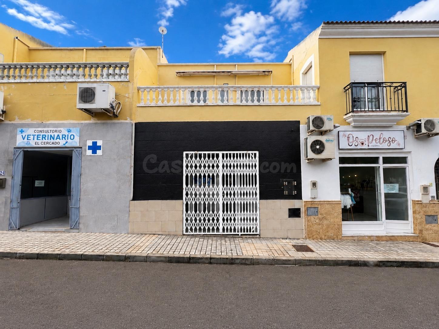 Local comercial en planta baja · Huércal de Almería · 86 m2 · Entrada independiente