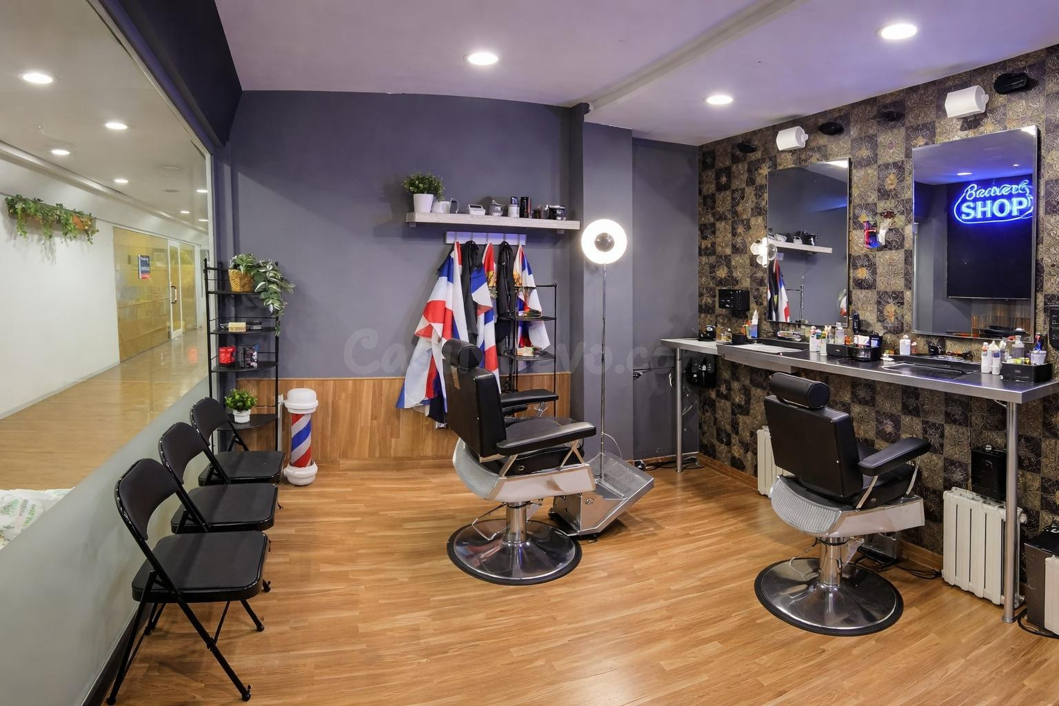 SE VENDE local comercial Barbería / peluquería  en venta con local · Centro Terrassa (Barcelona)