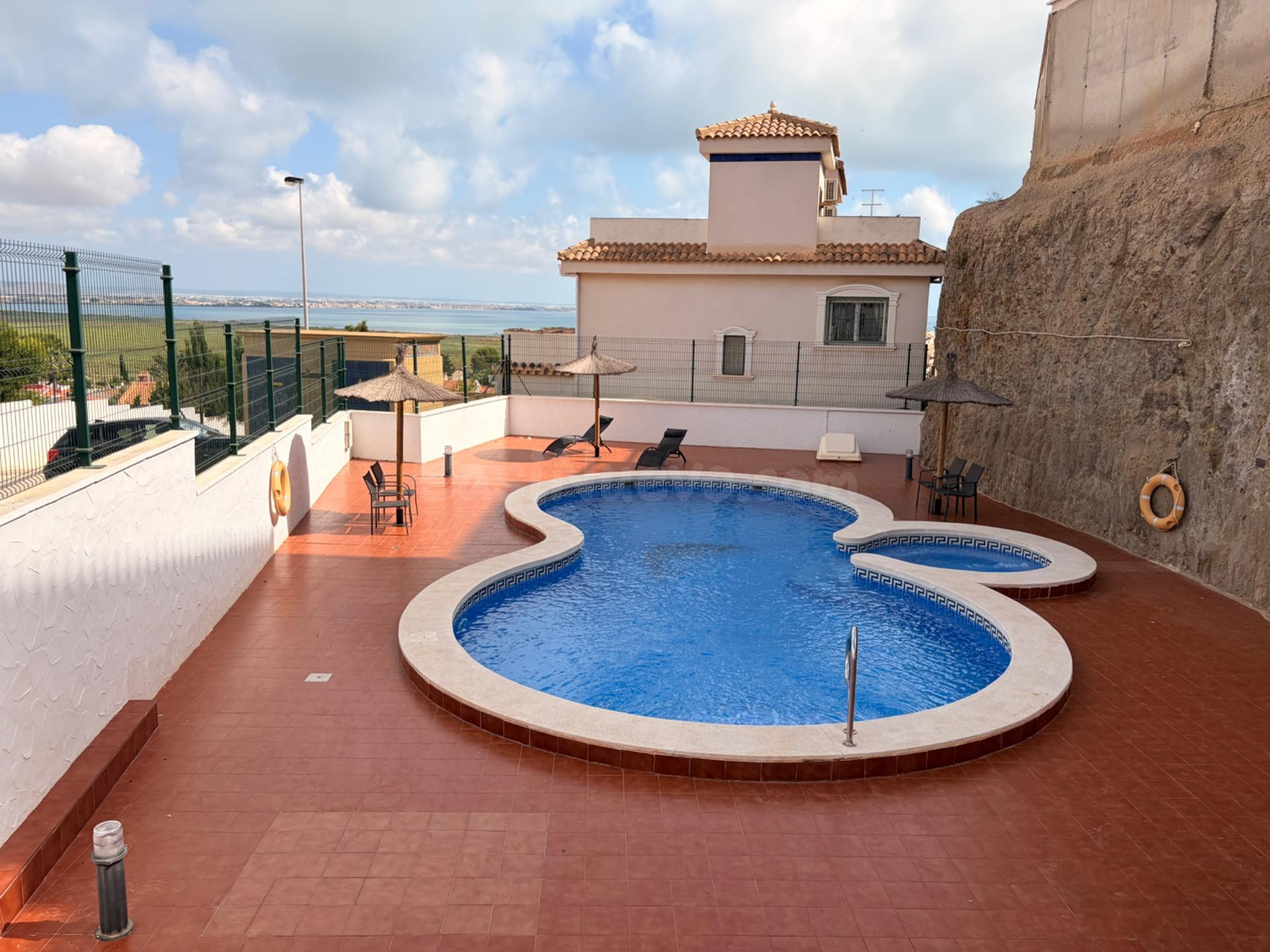 Dúplex con vistas al Mar Menor, piscina comunitaria y solárium en El Carmolí