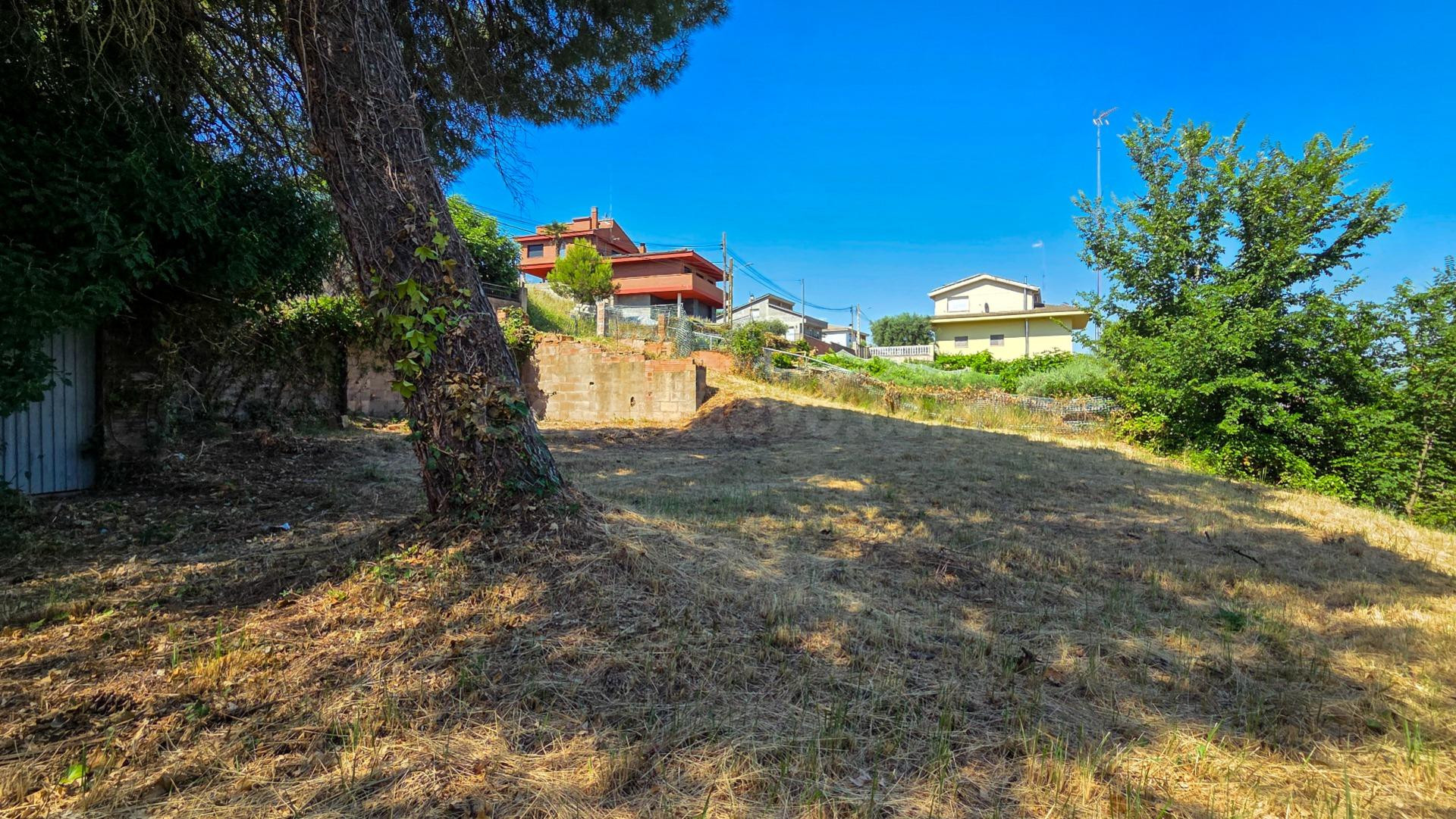 Parcela urbana de 677 m2 en El Serrat de Castellnou – Castellnou de Bages