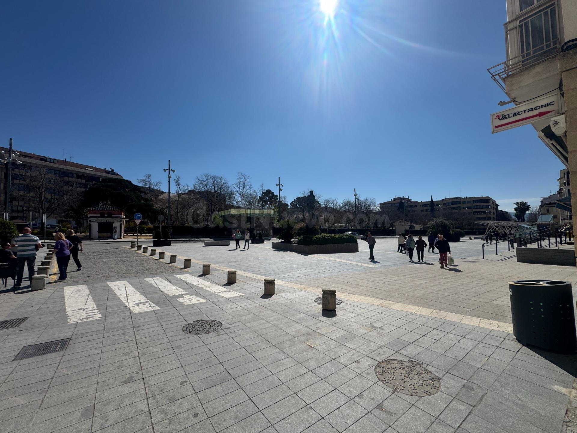 ¡Tu oasis en el centro! Gran casa con chimenea, terraza pano - foto 3