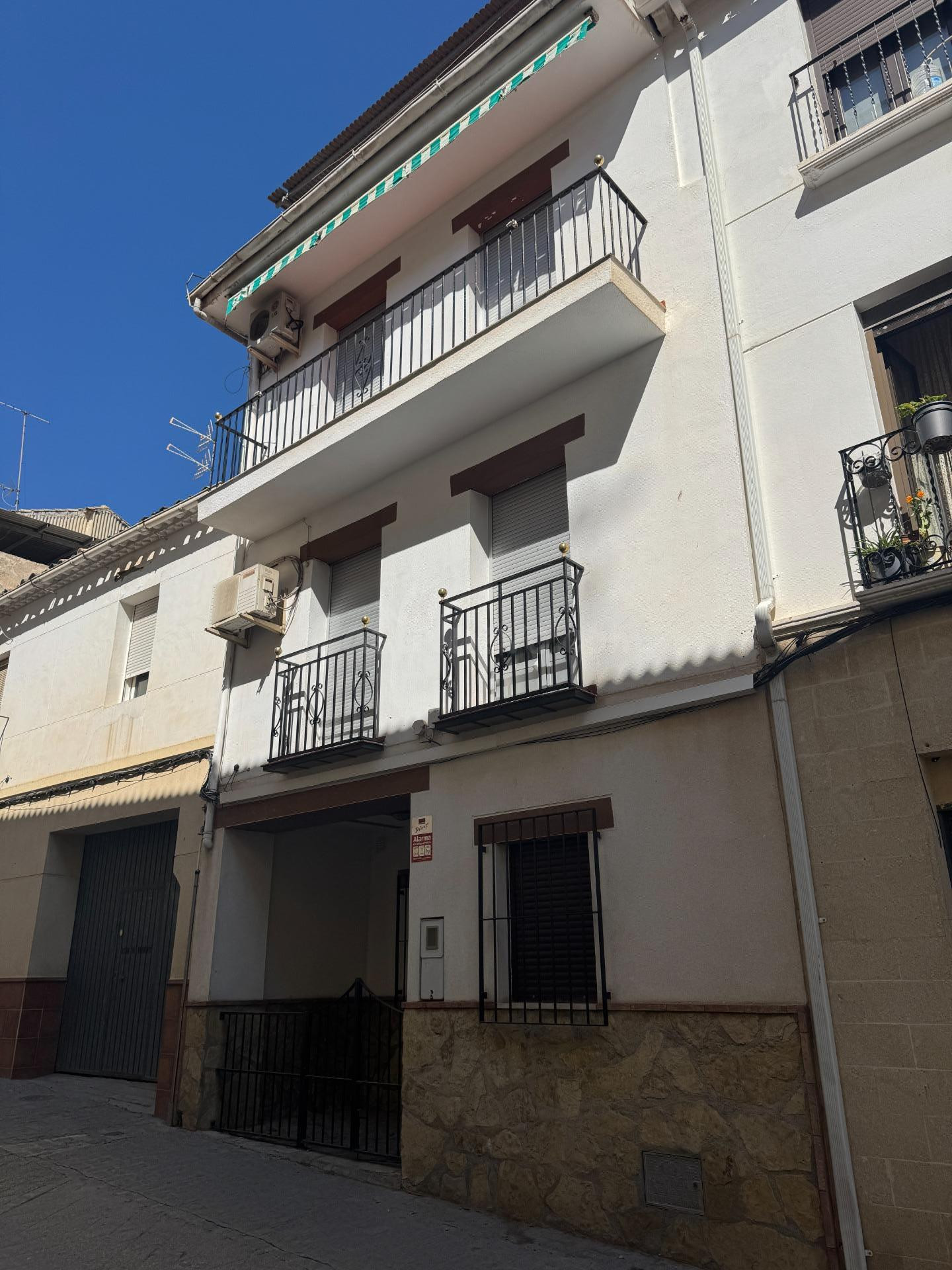 ¡Tu oasis en el centro! Gran casa con chimenea, terraza pano - foto 5