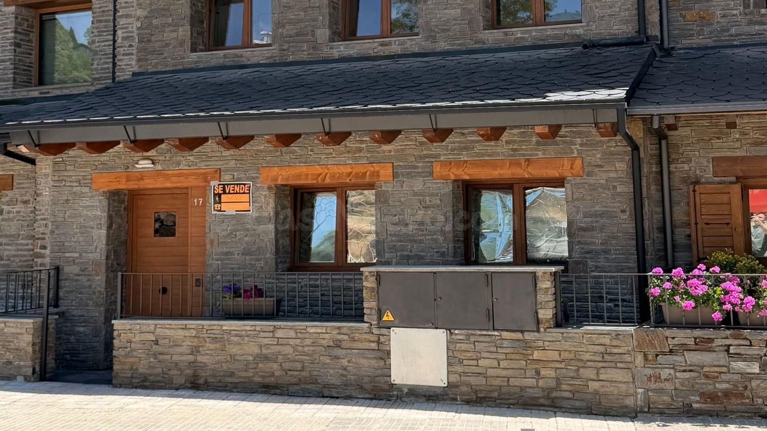 CASA DE OBRA NUEVA EN PUIGCERDÀ | ESPACIO, CONFORT Y EFICIENCIA ENERGÉTICA EN LA CERDANYA