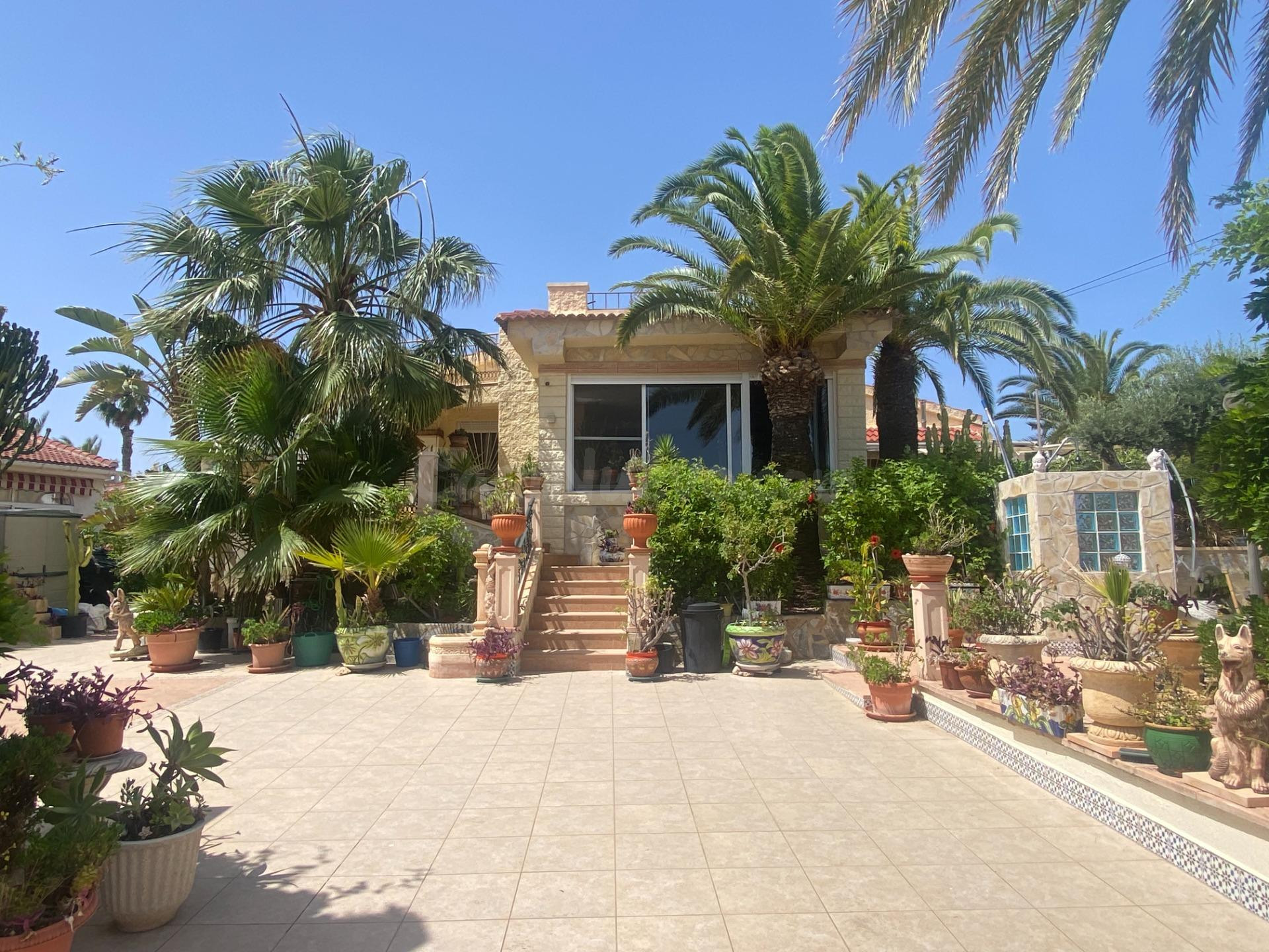 Chalet independiente con piscina y vistas en Ciudad Quesada - Rojales