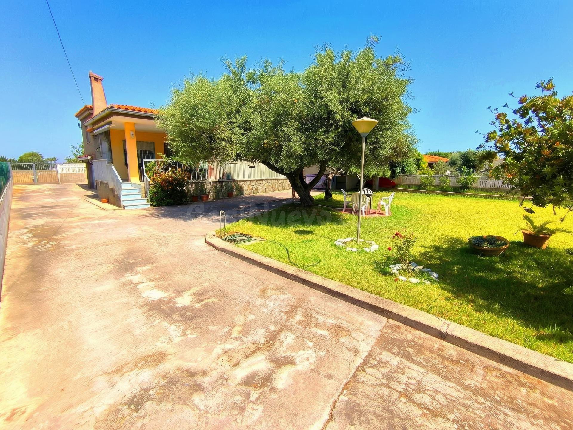 Preciosa casa con terreno independiente en la playa de Almazora