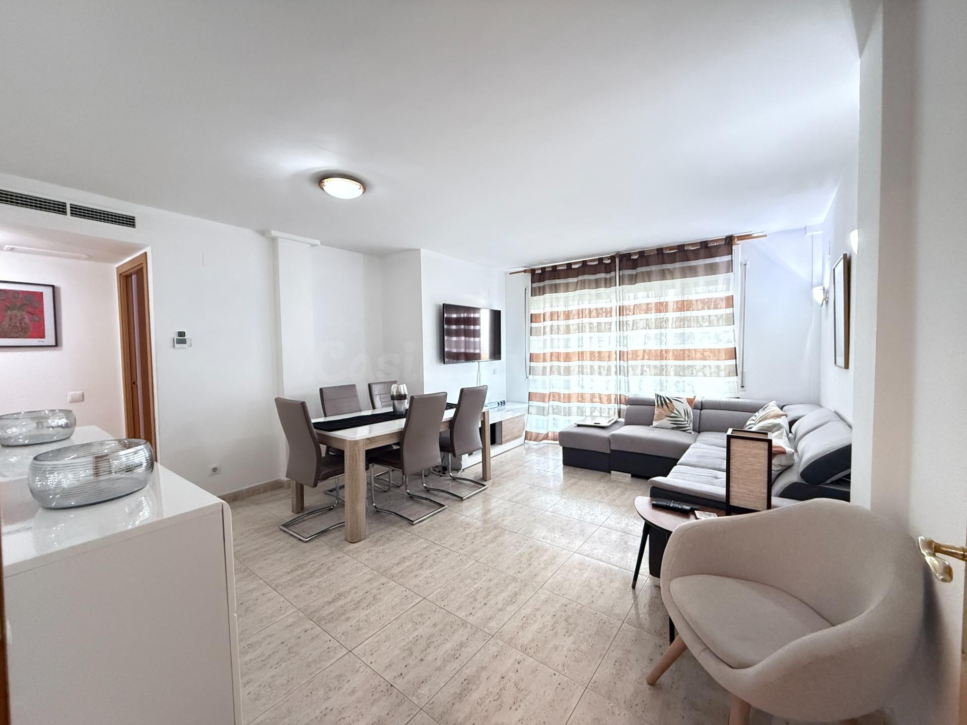Piso de 2 dormitorios con piscina, licencia turística y vistas al mar en Cap Salou, Salou — 227.000 €