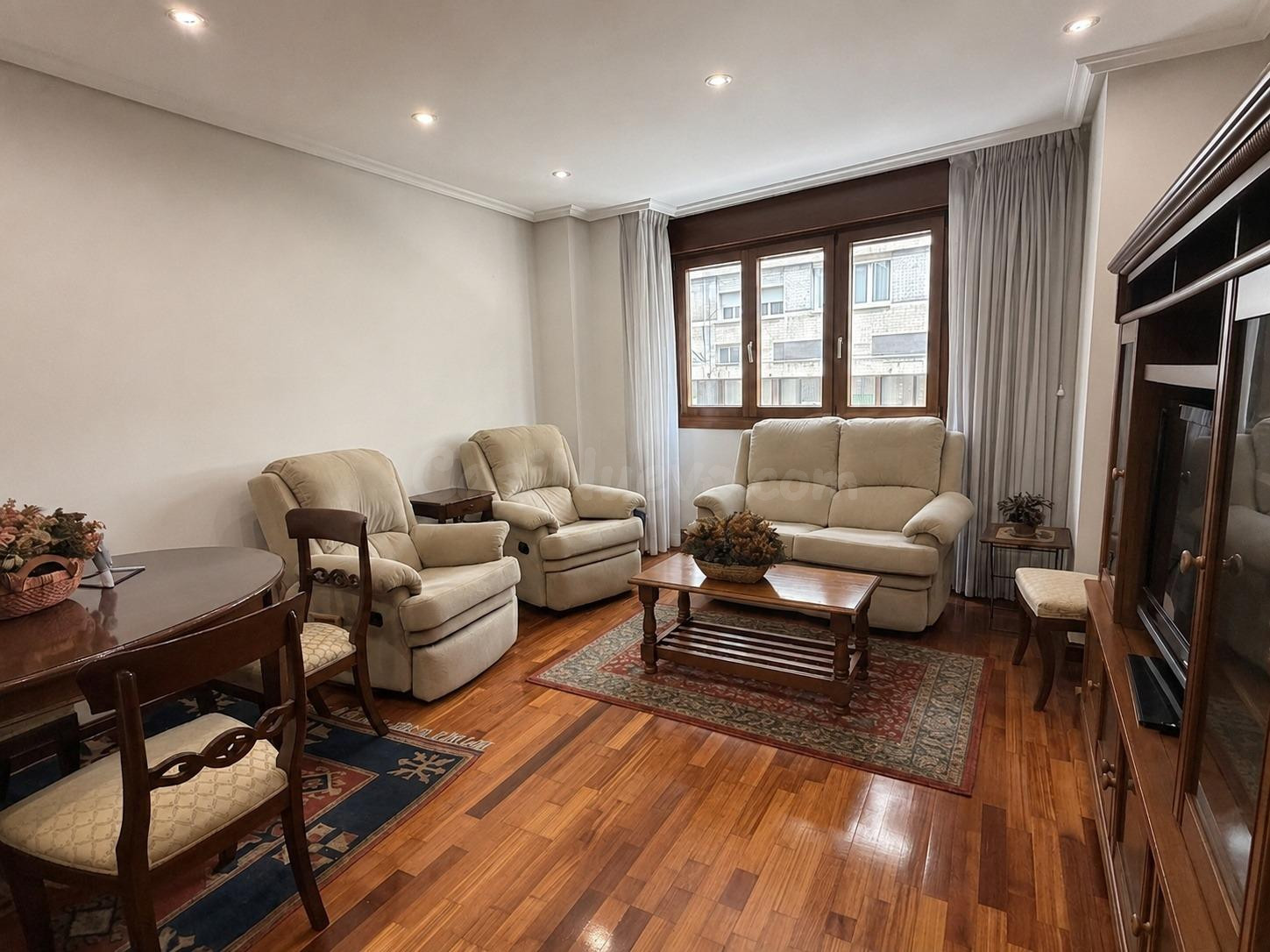 EXCLUSIVA VIVIENDA EN AVENIDA DE LA COSTA – PRIVACIDAD, CONFORT Y UBICACIÓN PREMIUM EN EL CENTRO DE GIJÓN