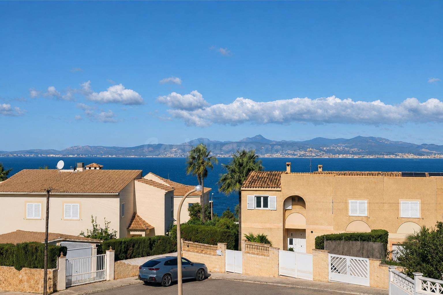 Chalet pareado con piscina y vistas a la bahía de Palma en B