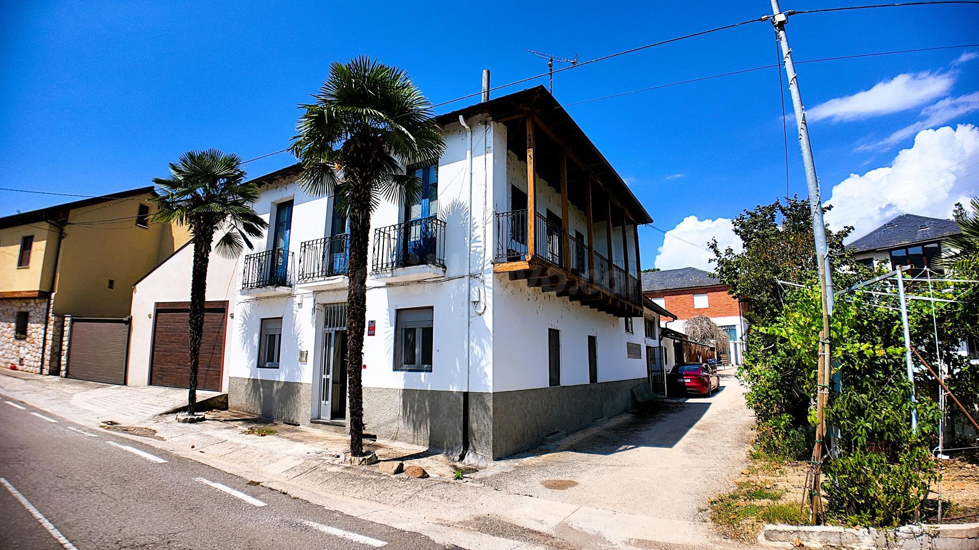 Casa para reformar, con gallinero, garaje, almacén y 47 terr