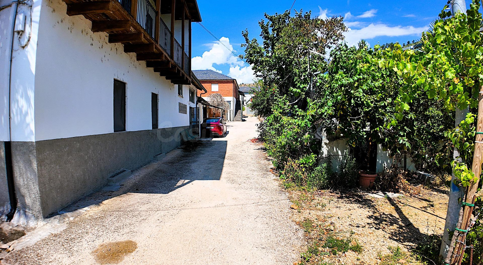Casa para reformar, con gallinero, garaje, almacén y 47 terr - foto 3