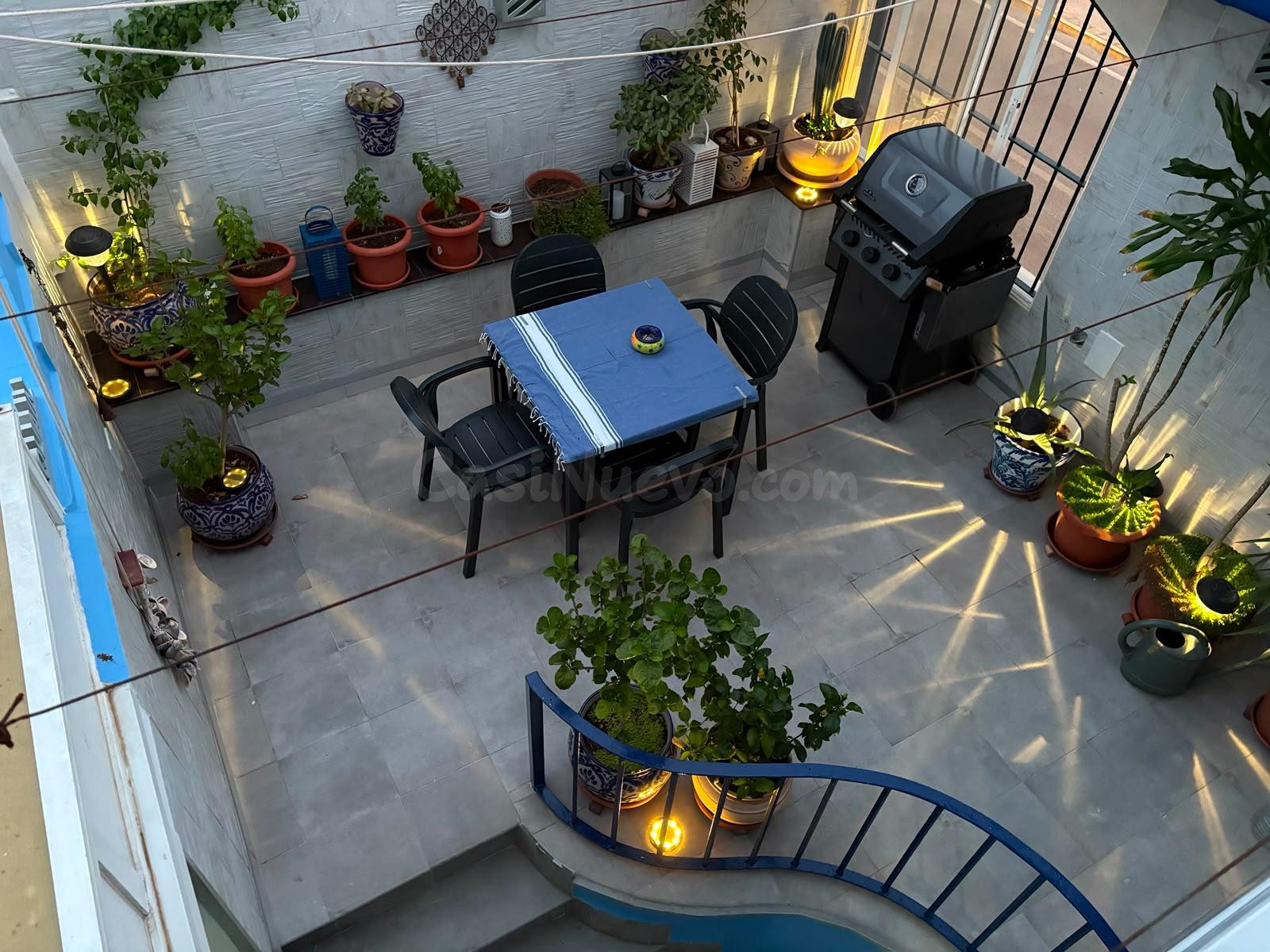 Preciosa vivienda adosada de esquina de cuatro dormitorios a solo 500 metros de la playa