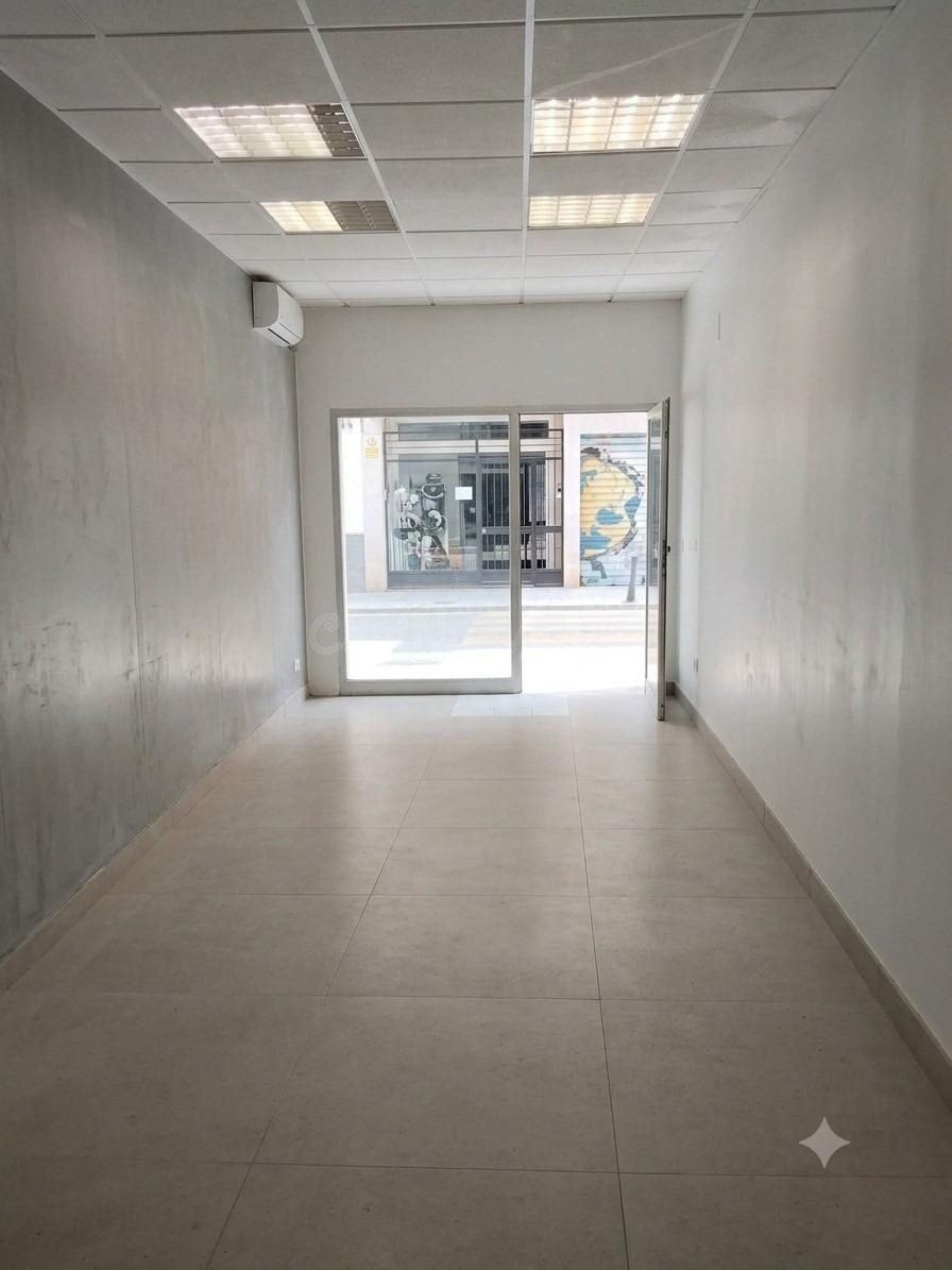 Venta bajo comercial a pasos de Gran Vía Fernando el Católico (Valencia)