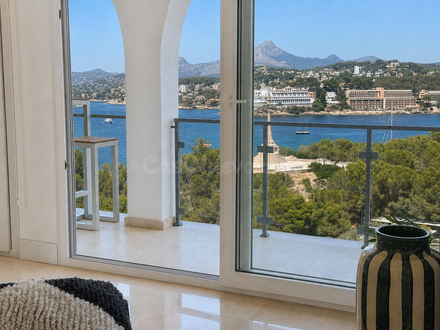 Villa en primera línea con acceso directo al puerto deportiv - foto 4