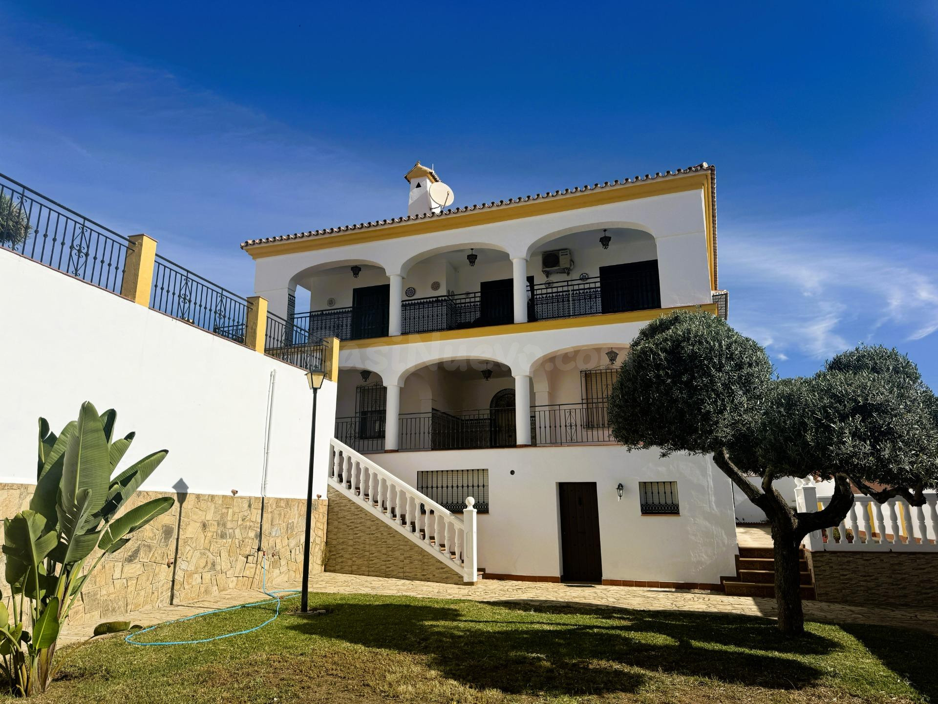 ¡Inmenso chalet independiente en La Cala del Moral, 3 viviendas en 1!