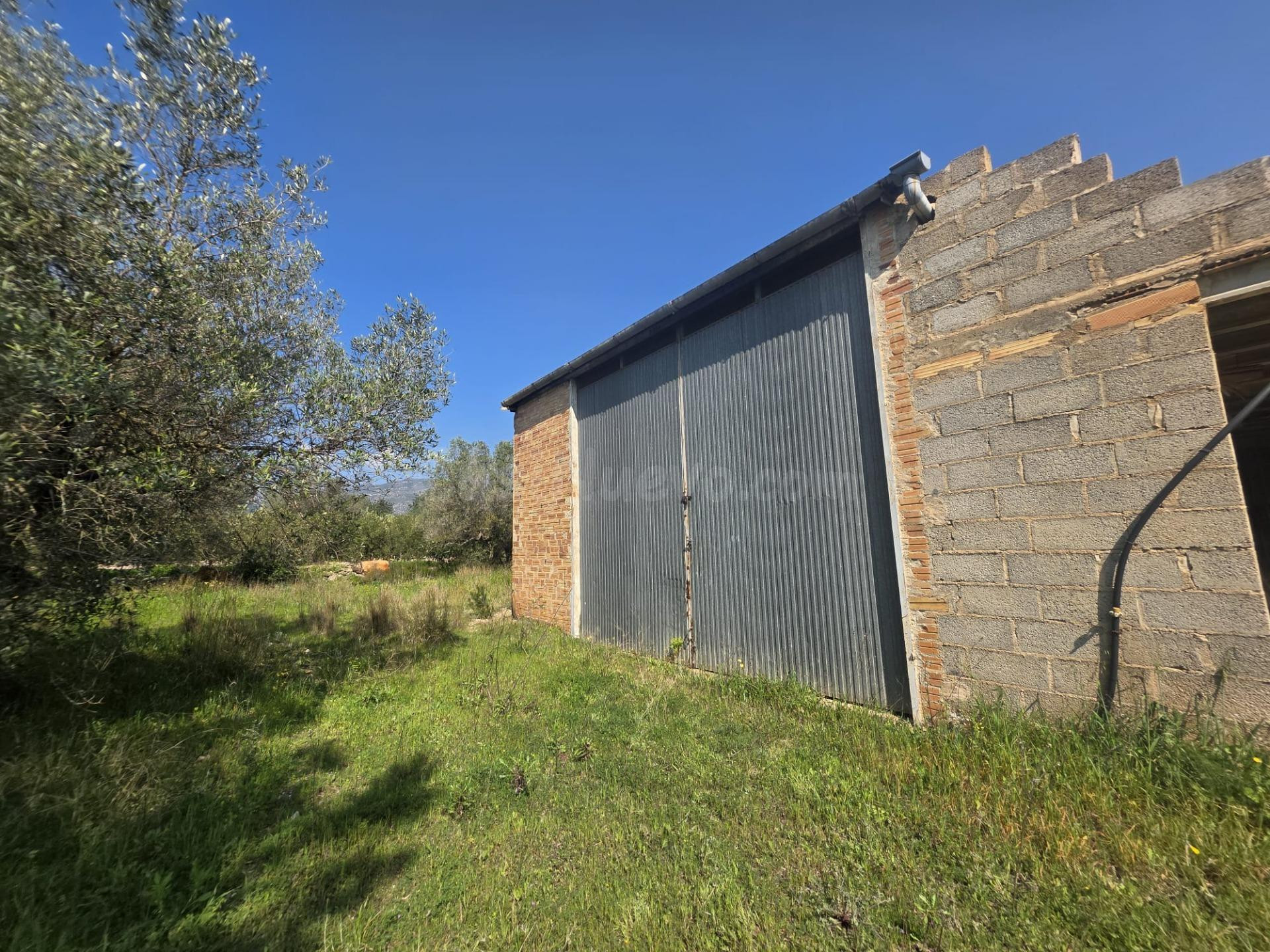 Finca rústica con granja, almacenes y casita de piedra en Pa - foto 5